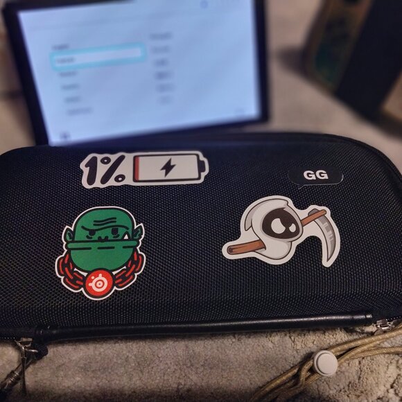 Nintendo Switch OLED special Zelda edition in box- Plus games and accessories - Picture 6 of 10